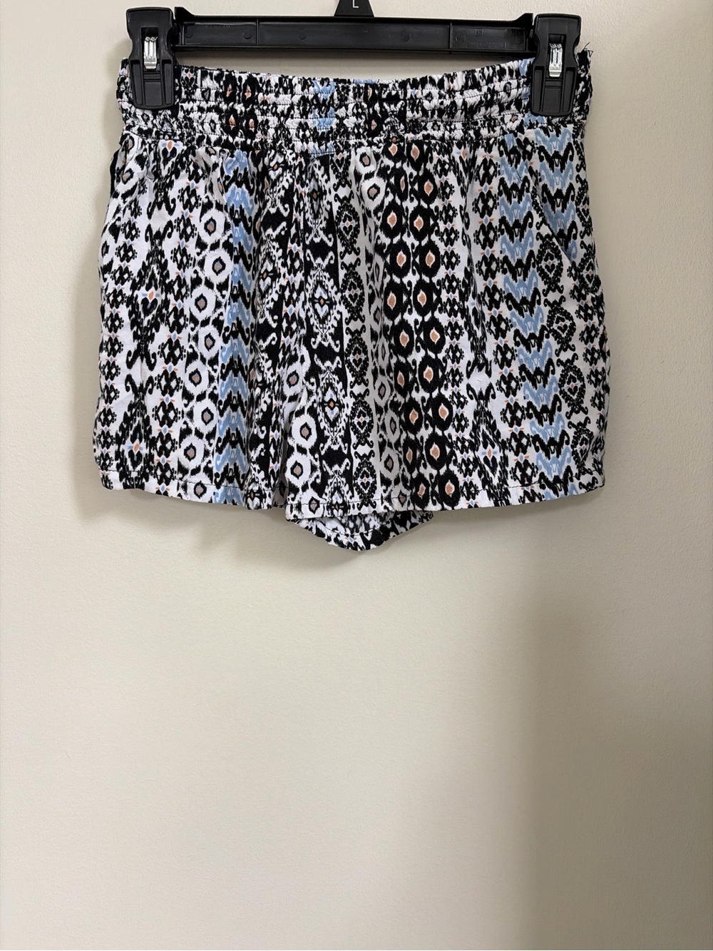 Joe B Black, White & Light Blue Patterned High-Waist Shorts